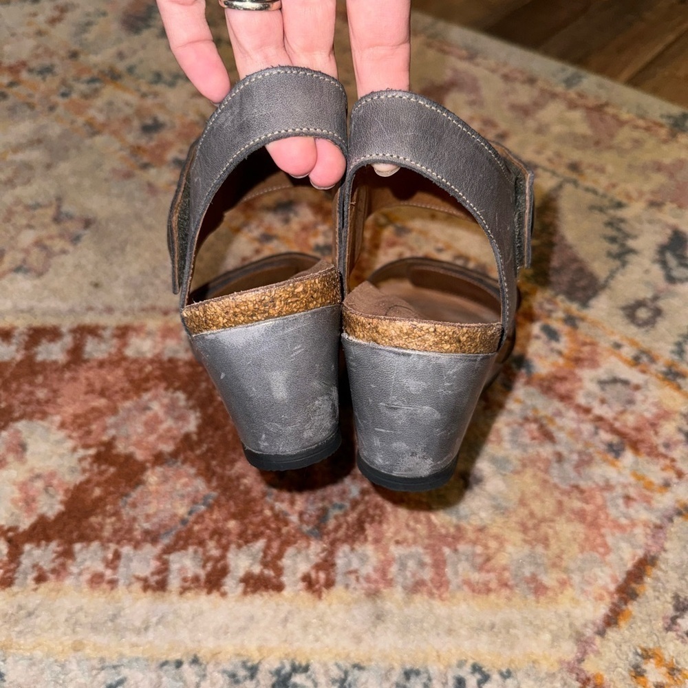 Taos Orthopedic Gray Leather Double Strap Cork Wedge Comfort Sandals Size 11 - Picture 7 of 9